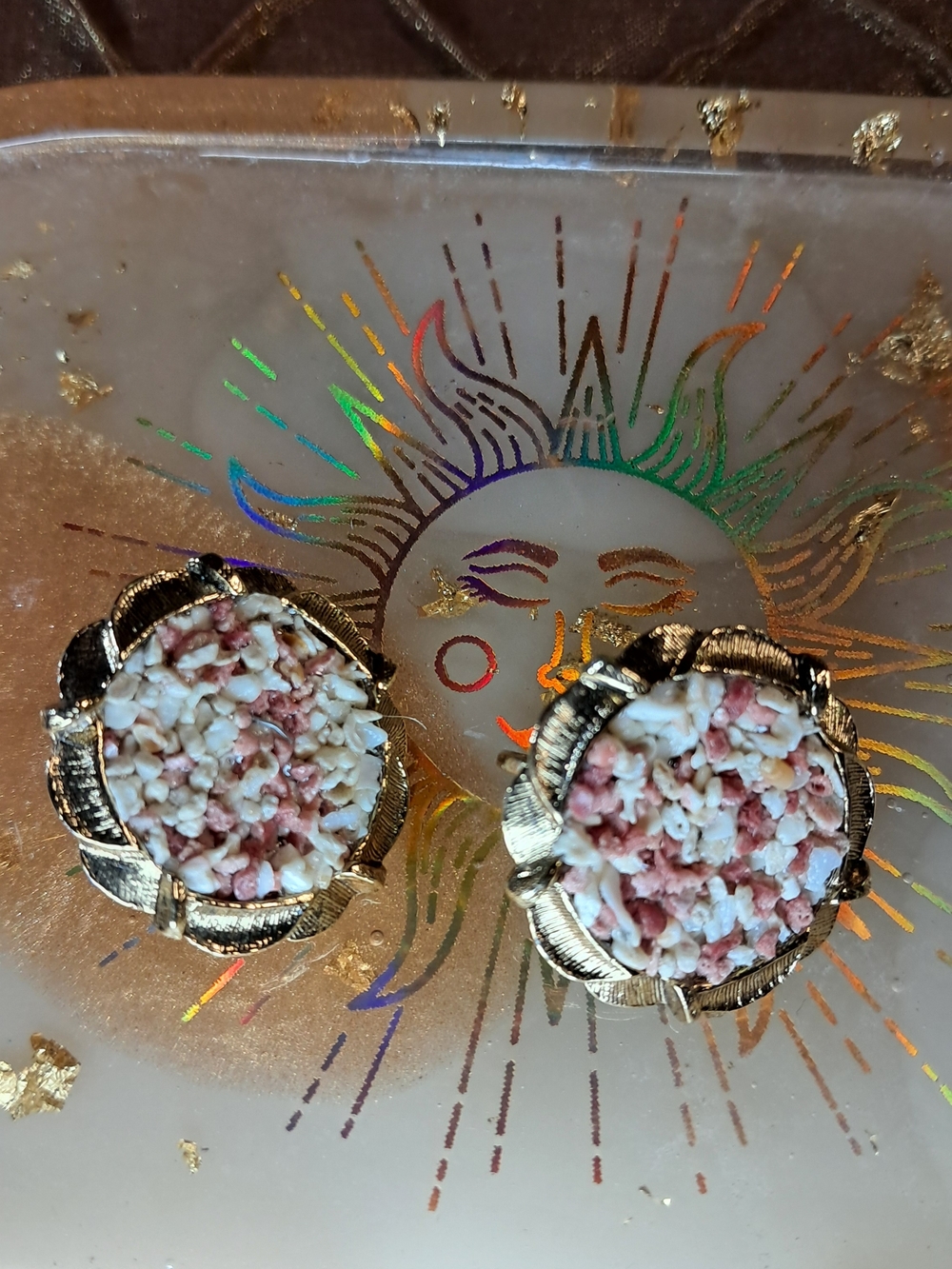 Vintage Confetti Lucite Circular Clip On Earrings (Goldtone)